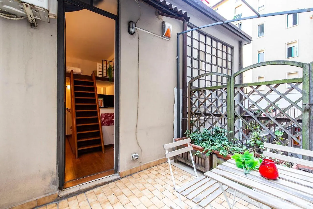 מילאנו Extensive Terrace Navigli Toy Artistic Apartment 0*,  איטליה