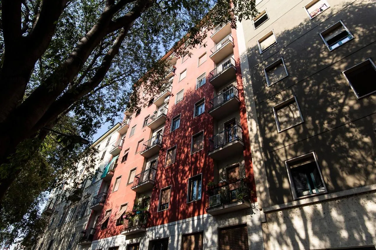 מילאנו Extensive Terrace Navigli Toy Artistic Apartment 0*,  איטליה